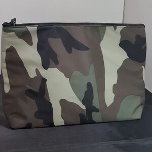 Thirty-One Anniversary Thermal Zipper Pouch in Black Green Gray Camo